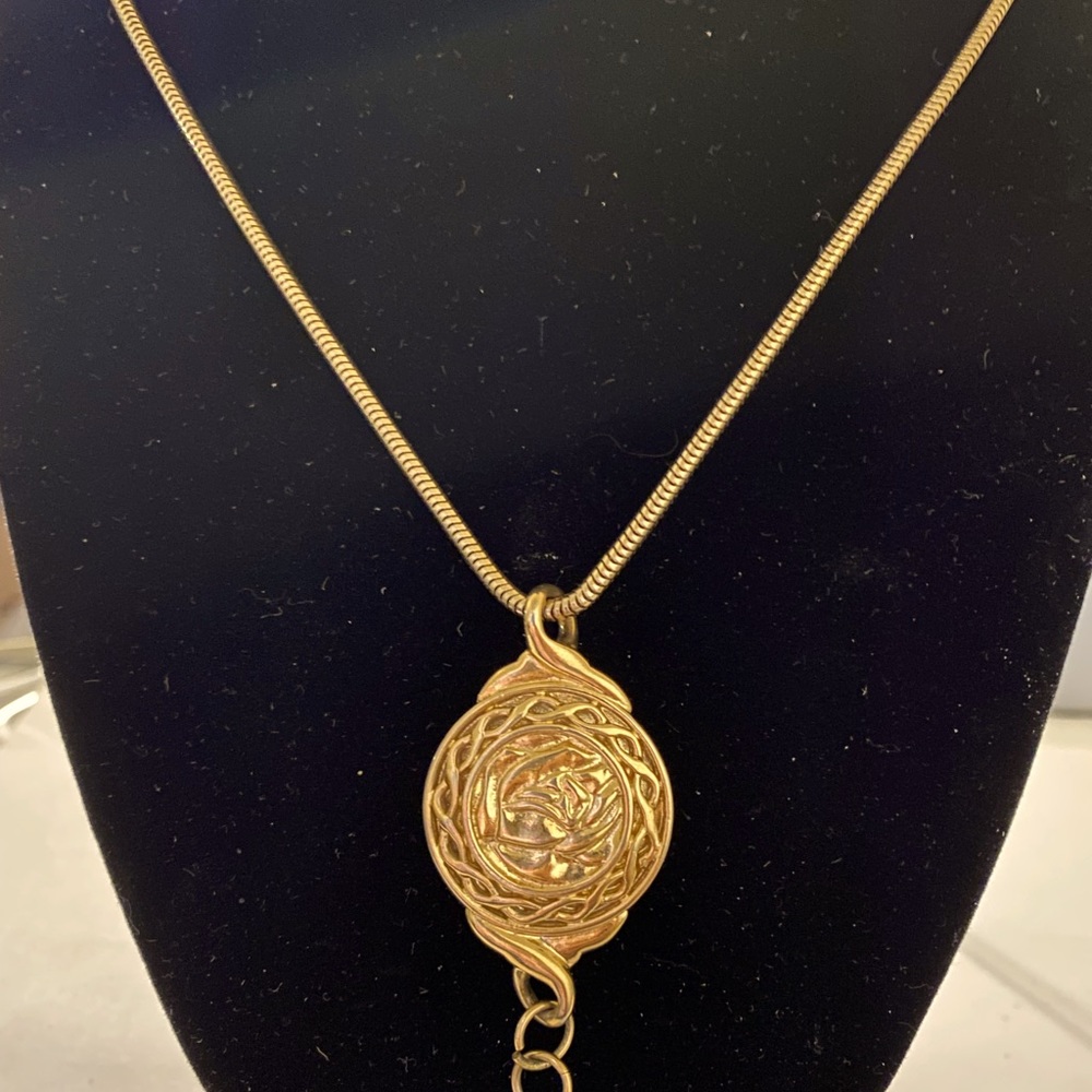 VINTAGE SIGNED LIZ CLAIBORNE GOLD-TONE PENDANT NECKLACE ON 32” SNAKE CHAIN